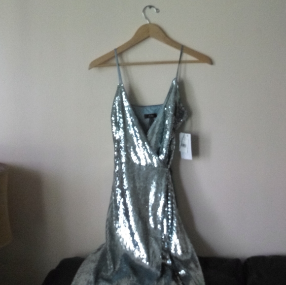 Aidan by Aidan Mattox Sequined Wrap Dress Size 0 - Picture 3 of 10